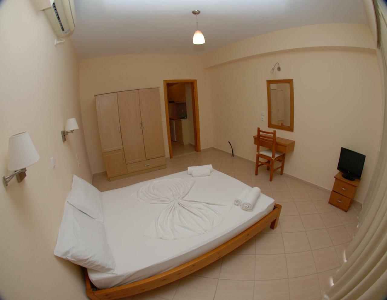 Nikos Hotel&Apartments Sarandë Exterior foto